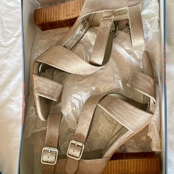 CARLOS by CARLOS SANTANA ‘LAURA’ heels - Picture 11 of 13